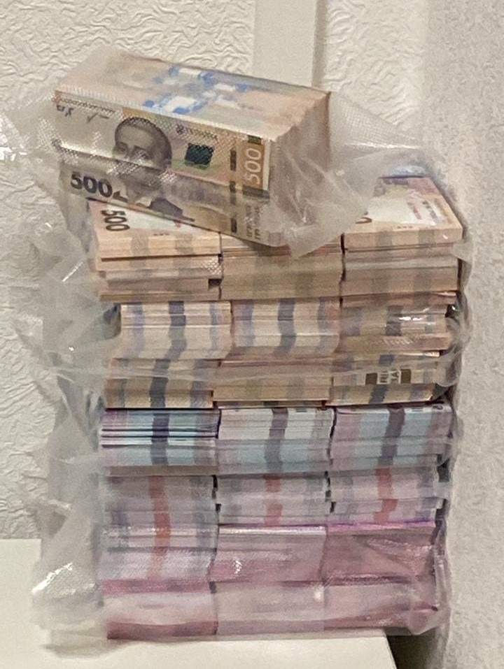 фейкові обмінники та 5,4 мільйони гривень «заробітку»: київські поліцейські завершили досудове розслідування щодо організованої злочинної групи