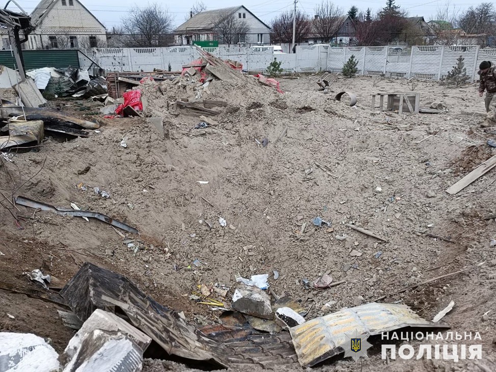 росіяни вдарили по населених пунктах із зрк с-300, отрк «іскандер» і рсзв «смерч» - наслідки влучань задокументувала запорізька поліція