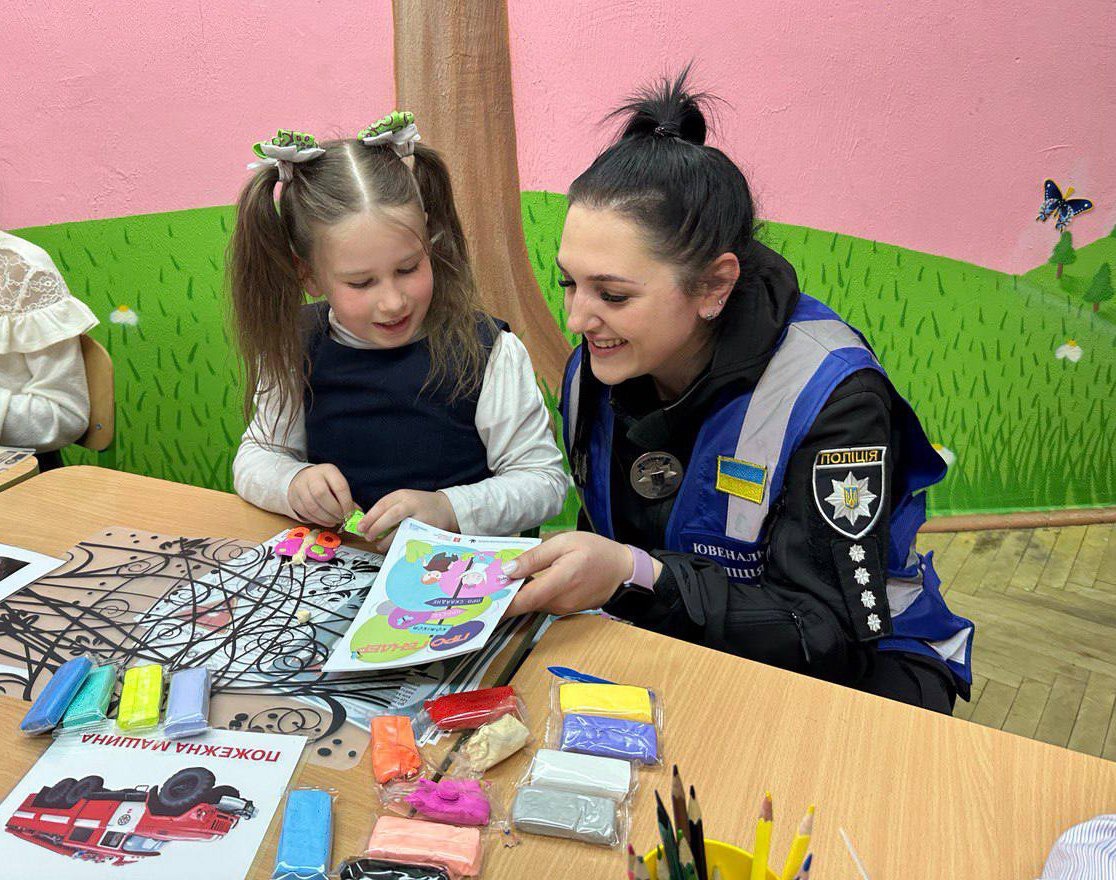ювенальні поліцейські дарницького району взяли участь у відкритті ще одного «класу безпеки»