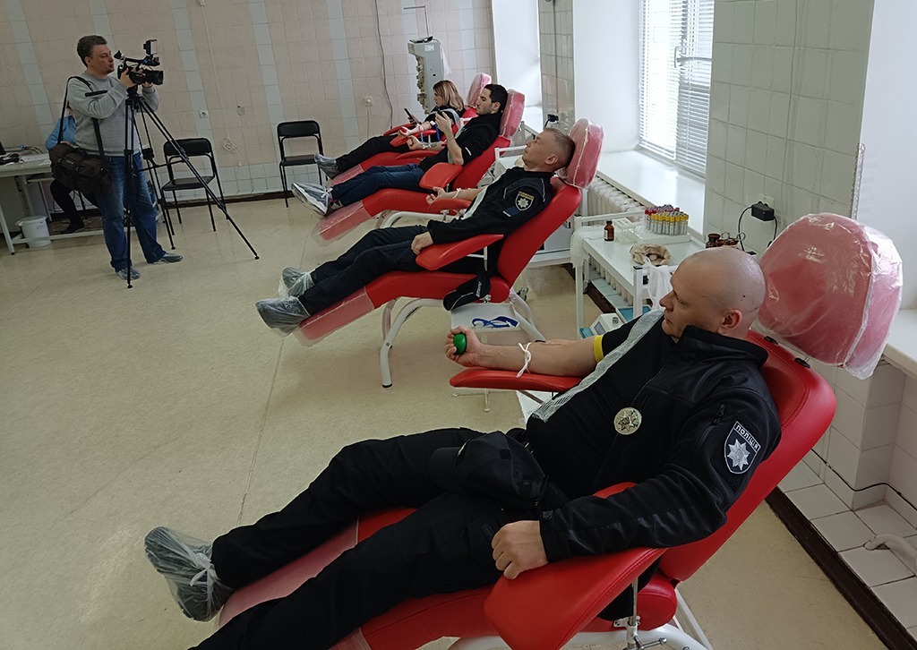 майже сотня правоохоронців житомирської академії поліції стали донорами крові