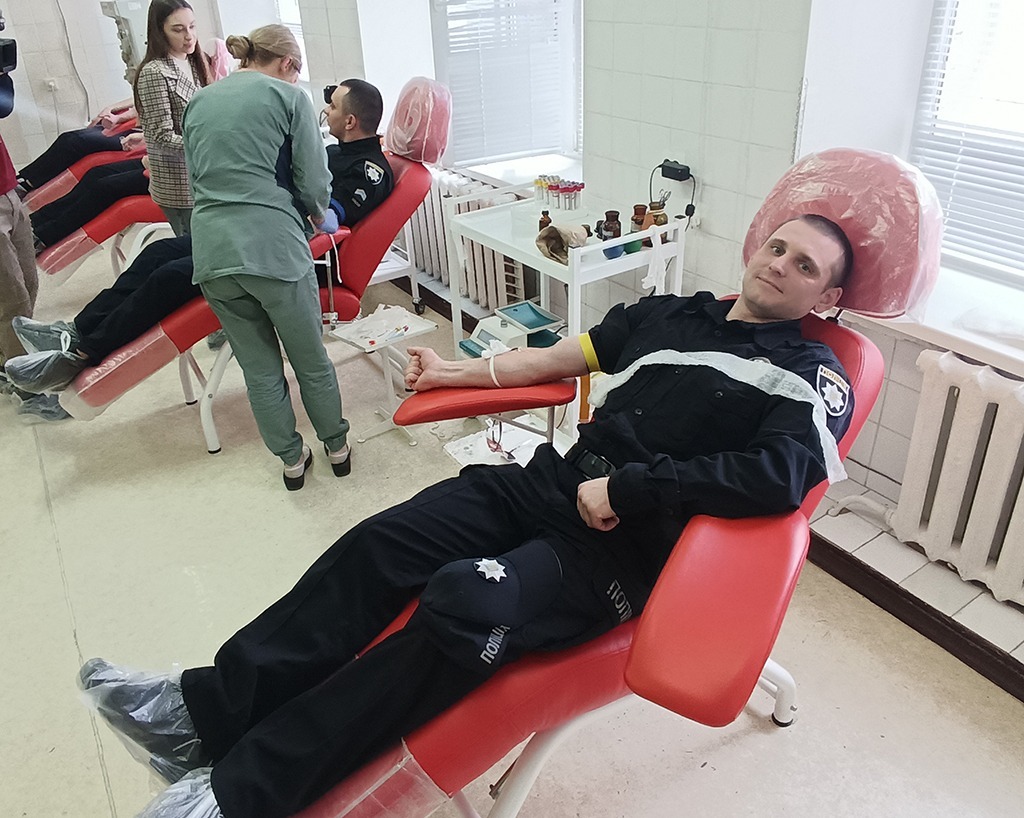 майже сотня правоохоронців житомирської академії поліції стали донорами крові