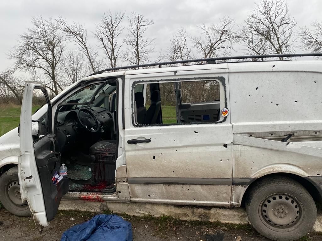 поліцейські луганщини врятували життя пораненого волонтера на харківщині