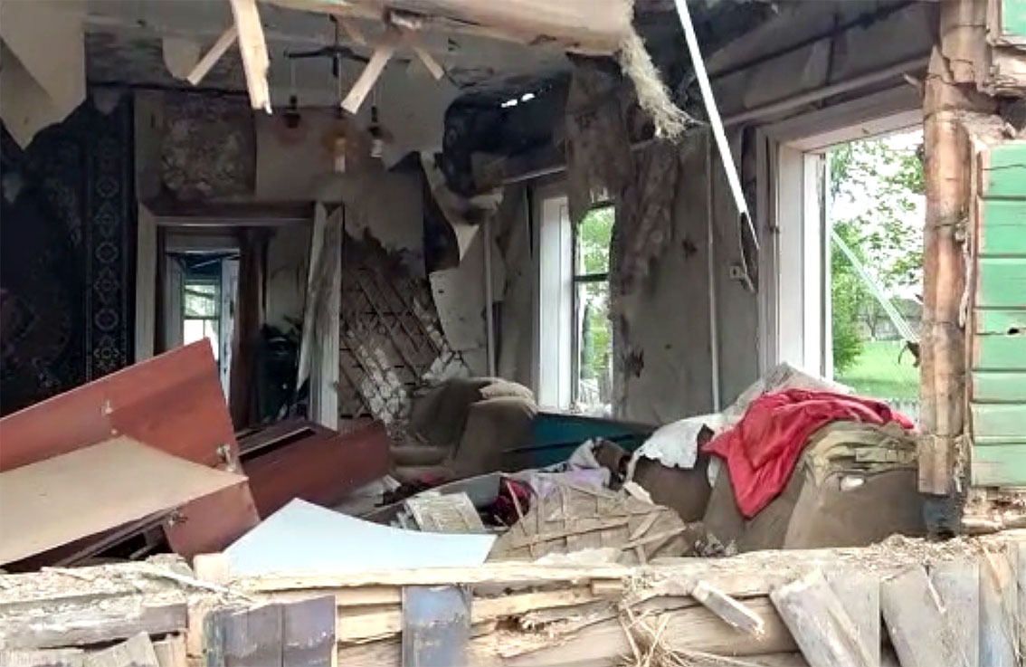 одна людина загинула та троє зазнали поранень: поліція документує наслідки ворожого авіаудару по новгород-сіверському району