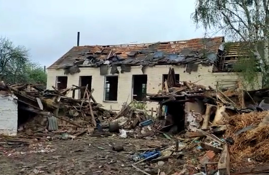 одна людина загинула та троє зазнали поранень: поліція документує наслідки ворожого авіаудару по новгород-сіверському району