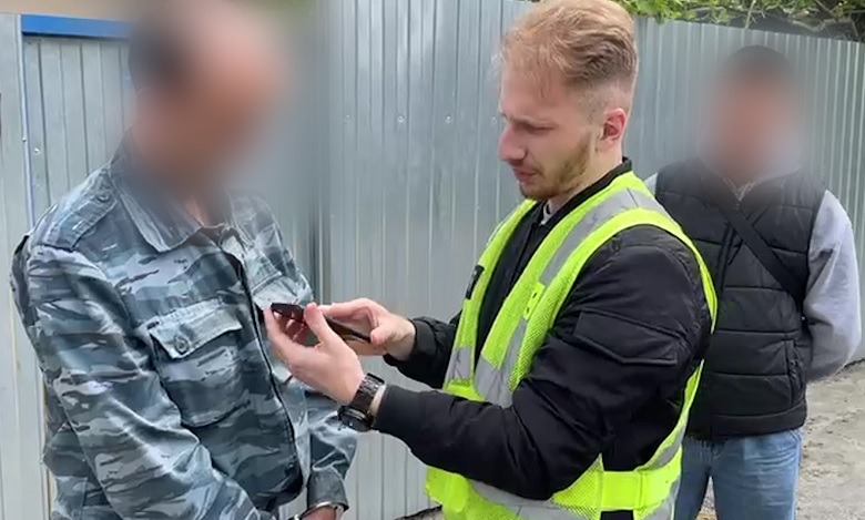 обіцяв вивезти поранених бійців з передової: київські правоохоронці затримали шахрая
