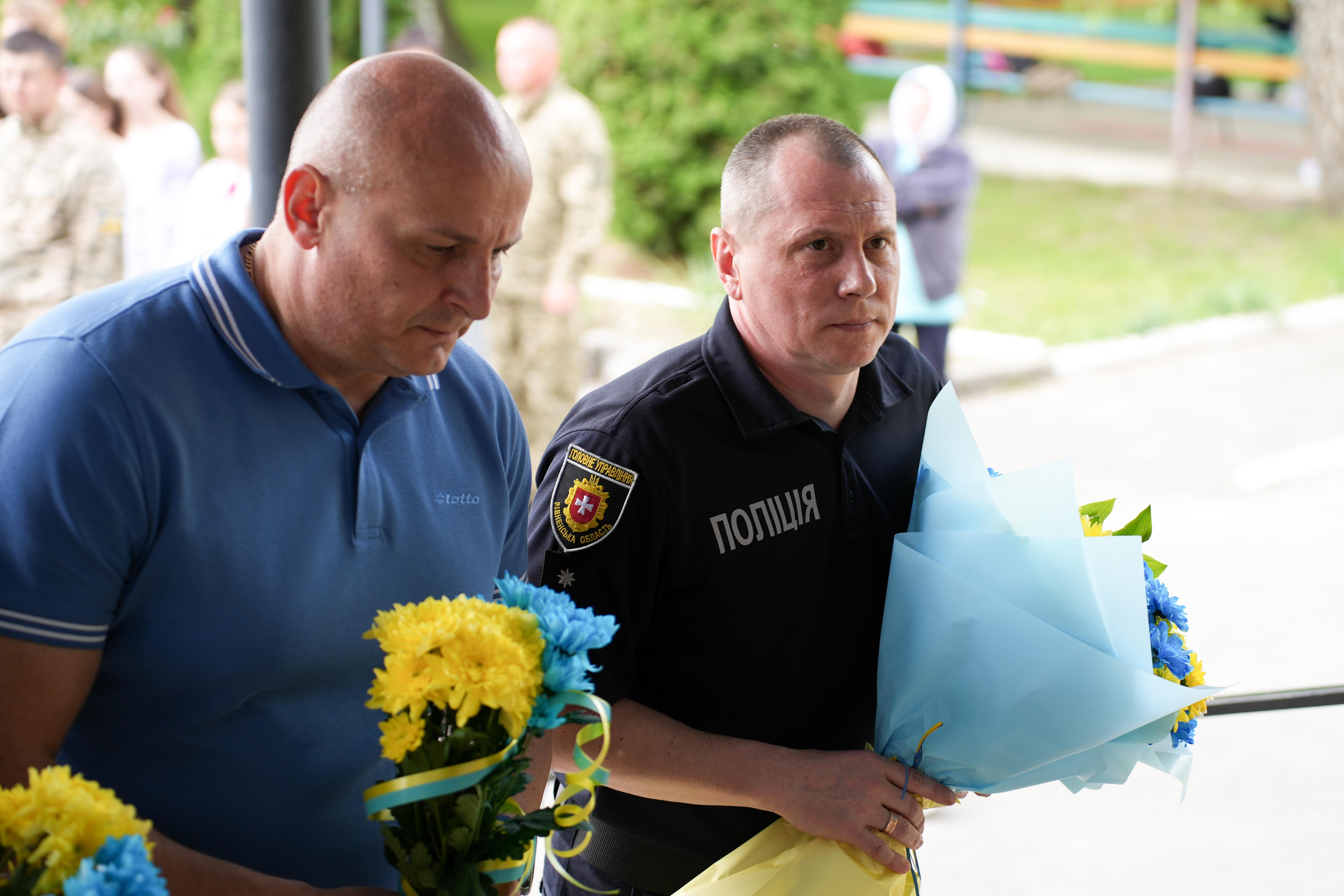 стіна пам’яті: на рівненщині відкрили меморіальні дошки двом загиблим поліцейським-спецпризначенцям
