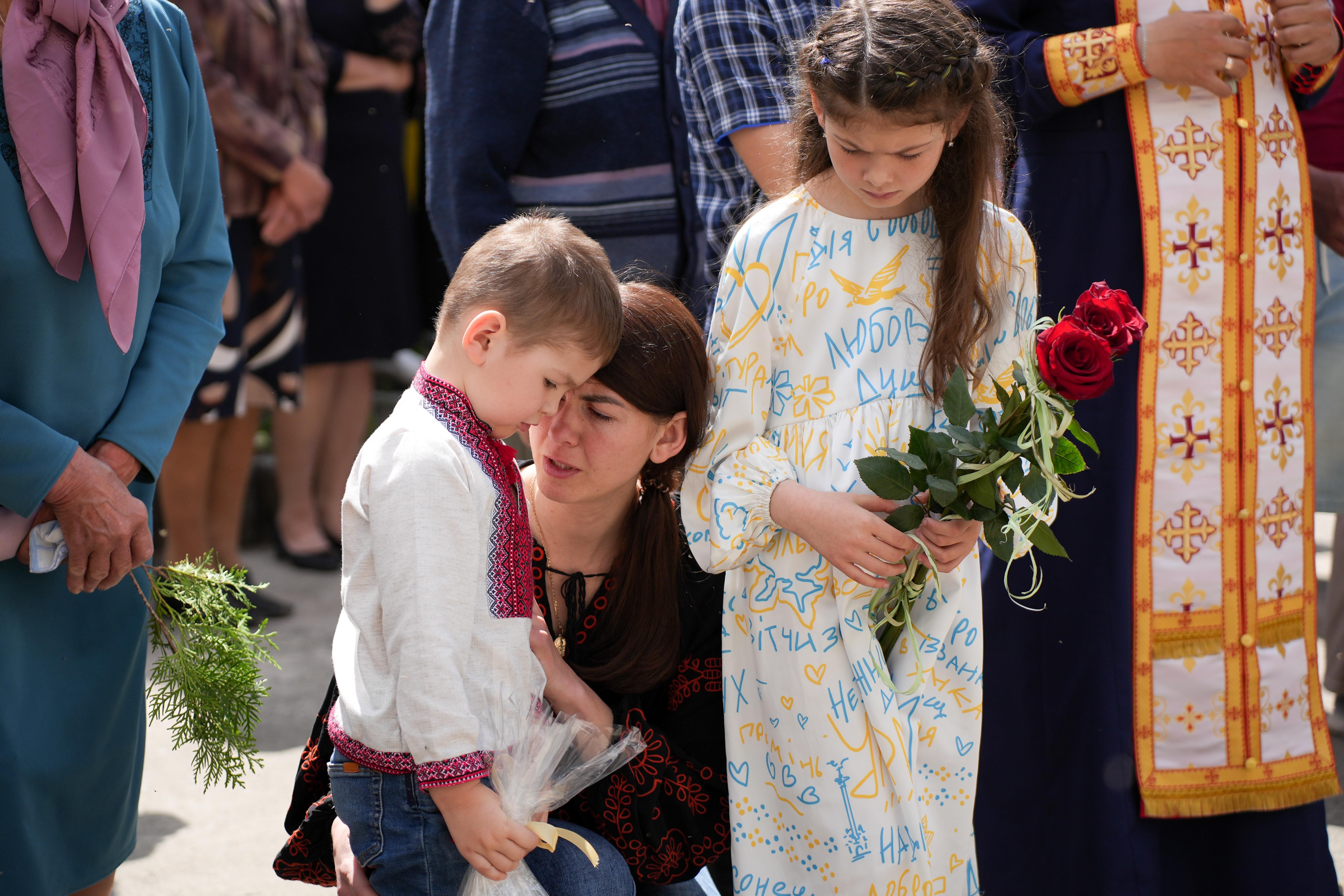 стіна пам’яті: на рівненщині відкрили меморіальні дошки двом загиблим поліцейським-спецпризначенцям