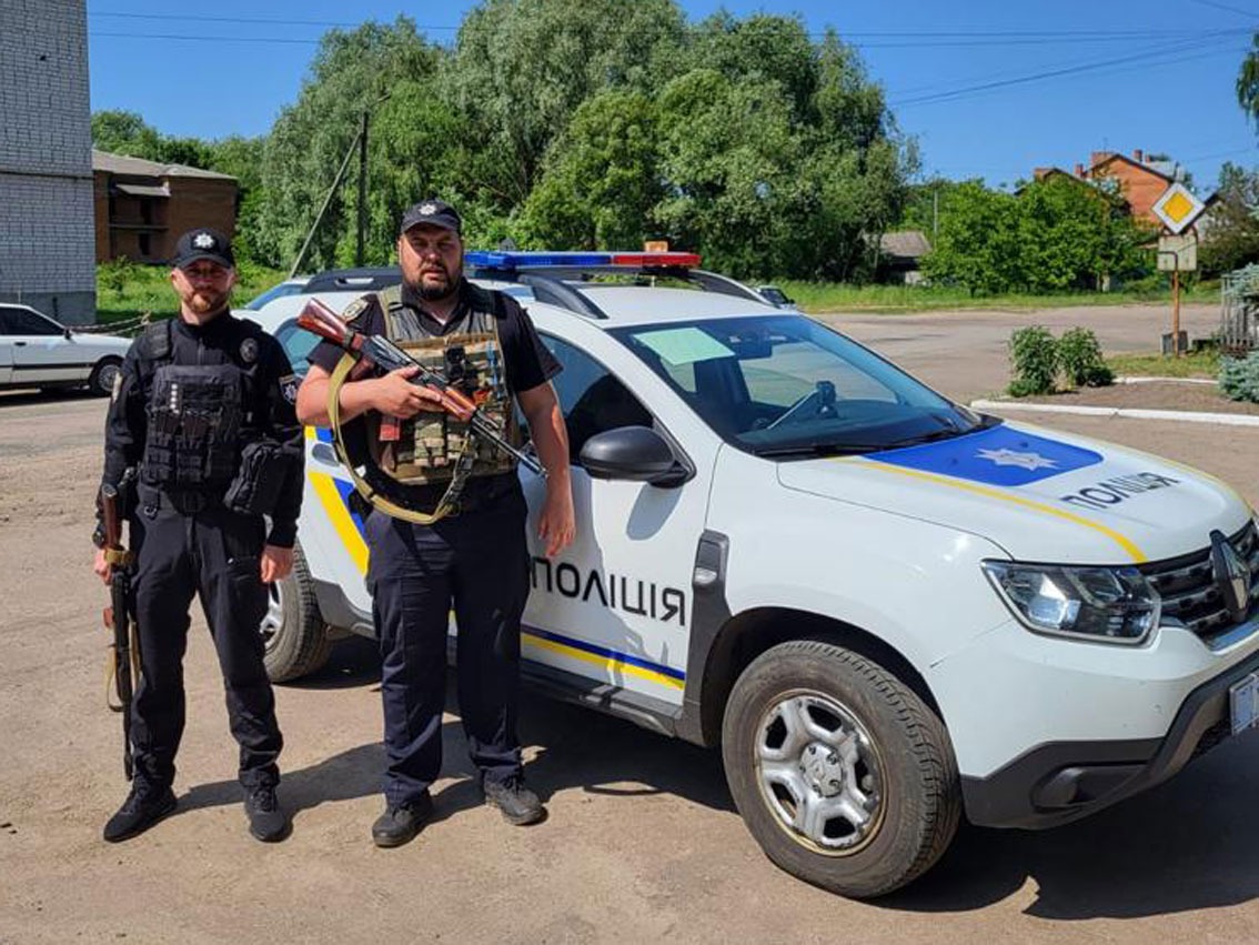 на чернігівщині поліцейські врятували чоловіка, який тонув в озері
