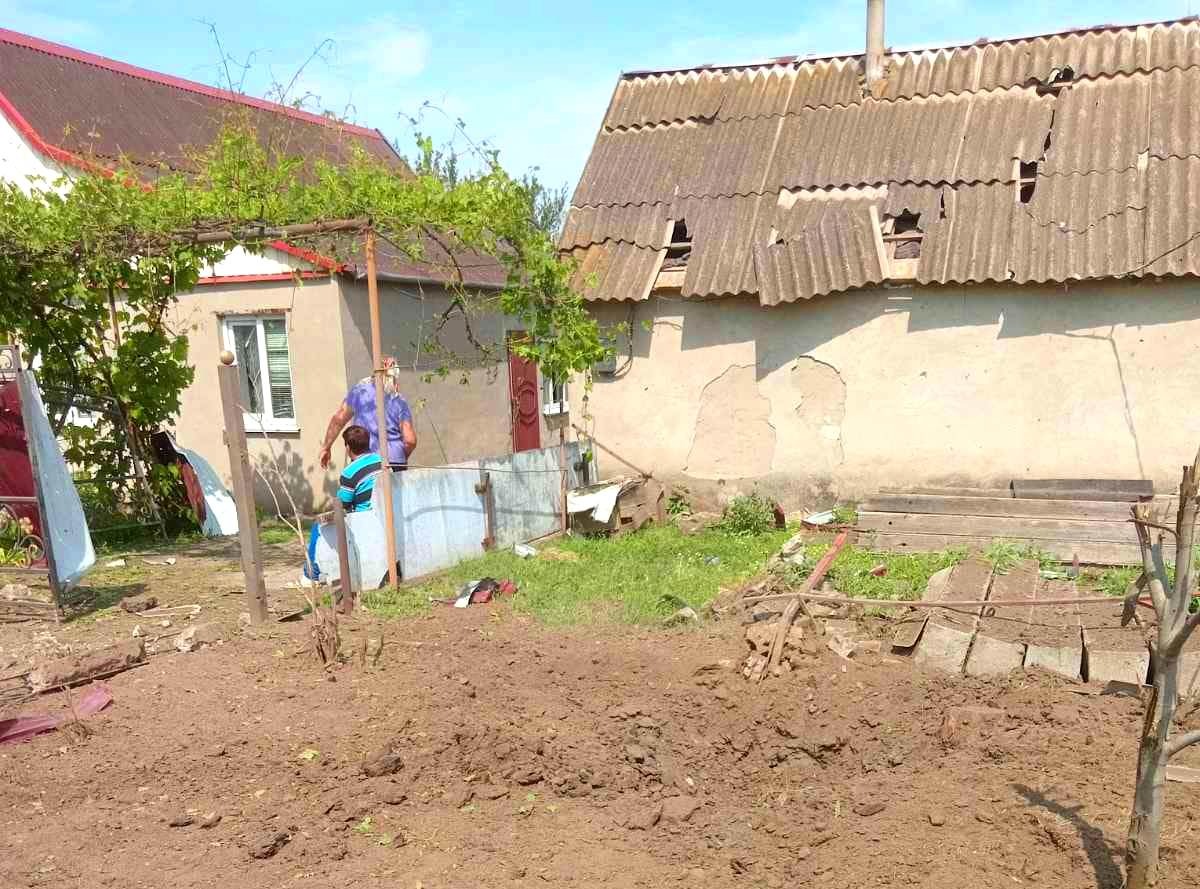на херсонщині поліція фіксує наслідки чергової атаки російської армії на об’єкти цивільної інфраструктури