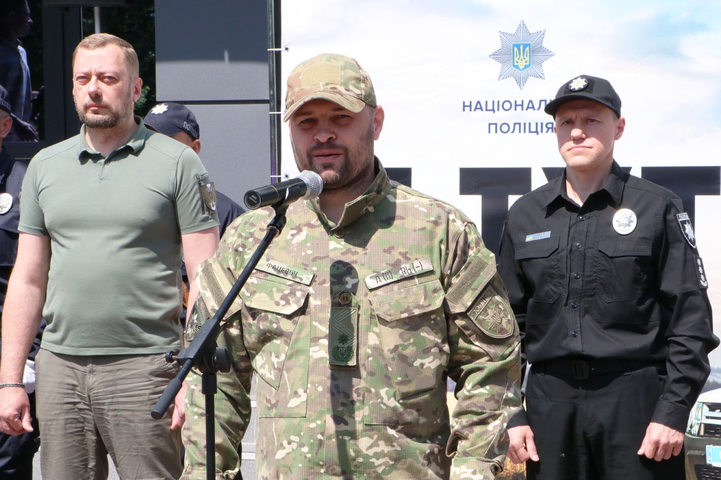 служити, захищати, допомагати: на чернігівщині приступили до несення служби ще дев’ять поліцейських офіцерів громад