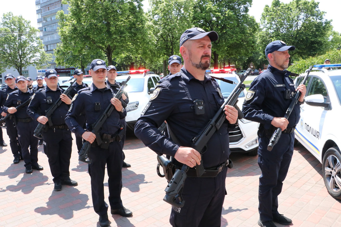 служити, захищати, допомагати: на чернігівщині приступили до несення служби ще дев’ять поліцейських офіцерів громад