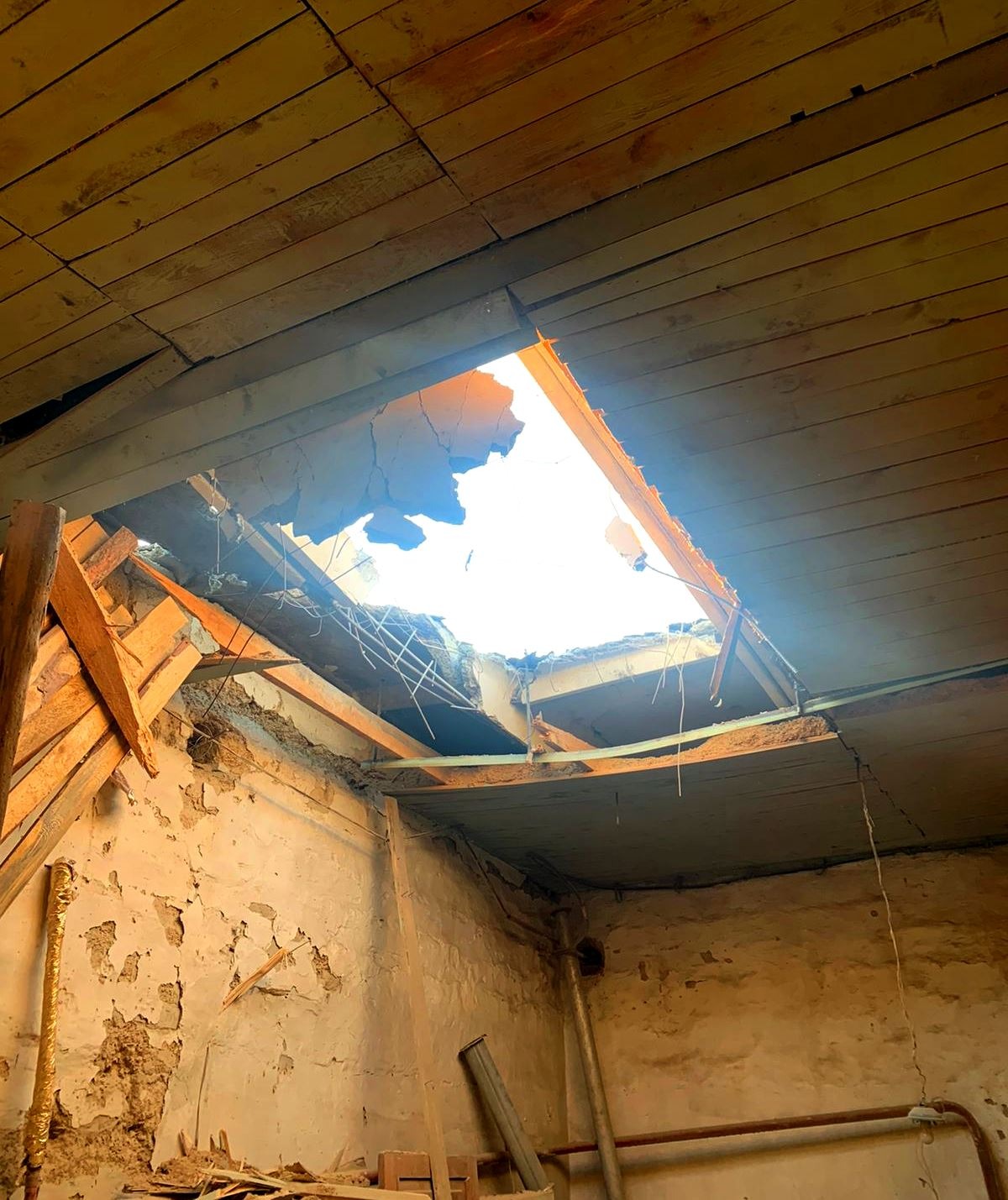 правобережна херсонщина під цілодобовим вогнем ворога: пошкоджені житлові будинки, є загиблі серед мирного населення, поранена 3-річна дитина