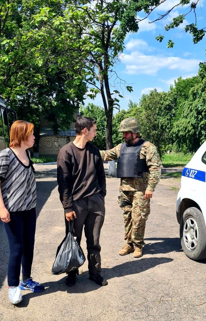 на правобережжі херсонщини поліція продовжує евакуацію громадян із затоплених зон, фіксує наслідки обстрілів та підриву військами рф каховської гес