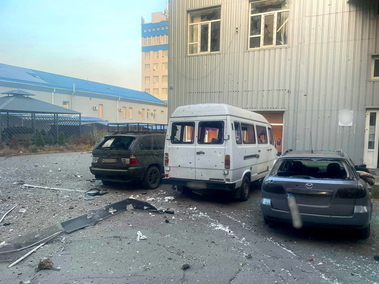 на правобережжі херсонщини поліція продовжує евакуацію громадян із затоплених зон, фіксує наслідки обстрілів та підриву військами рф каховської гес