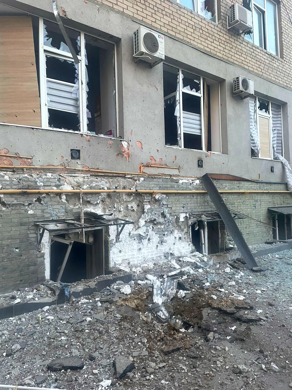 на правобережжі херсонщини поліція продовжує евакуацію громадян із затоплених зон, фіксує наслідки обстрілів та підриву військами рф каховської гес