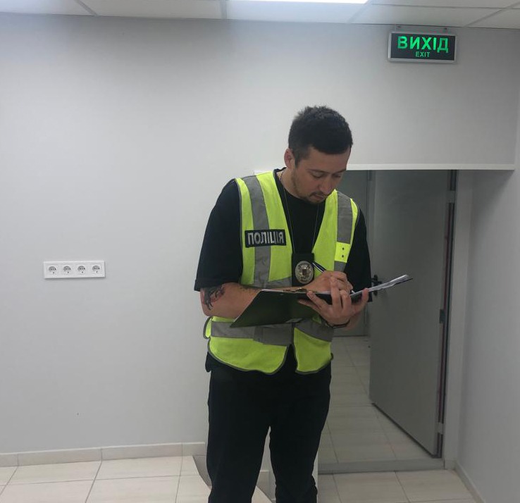 «заробили» понад 800 тис. гривень на ремонті укриття: столичні слідчі повідомили про підозру двом посадовцям