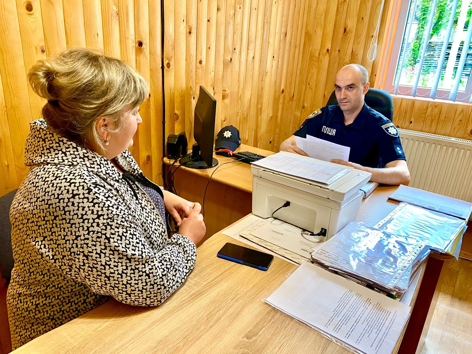 «переважну більшість часу проводжу на території обслуговування», - дільничний офіцер поліції прикарпаття іван гріздак