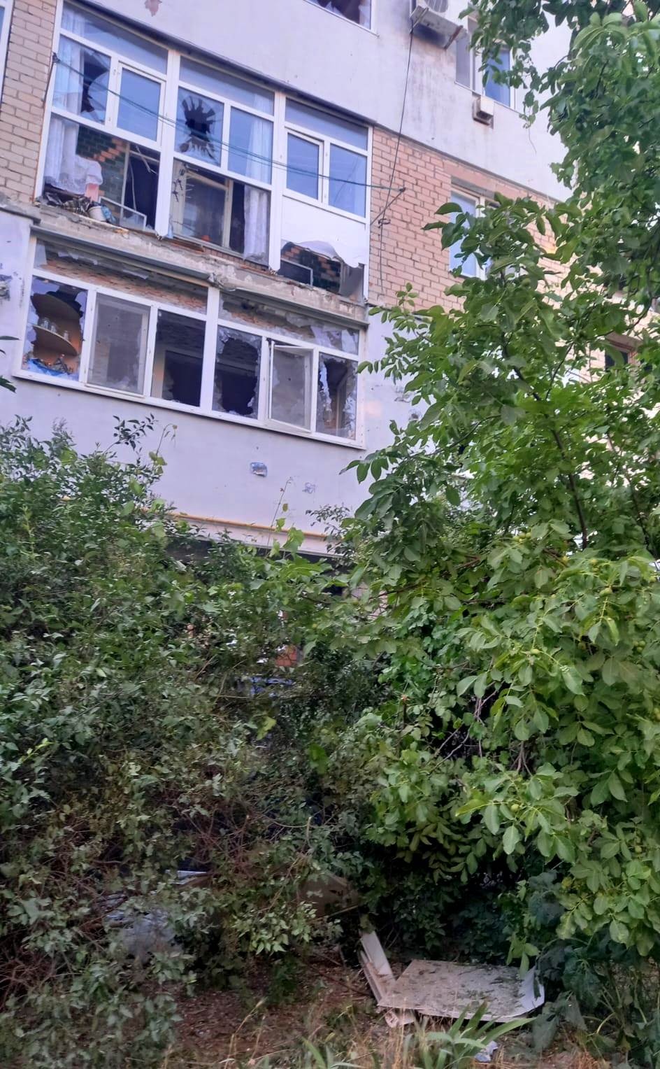 поліція документує наслідки масованого ворожого обстрілу херсонщини: четверо загиблих та двоє поранених