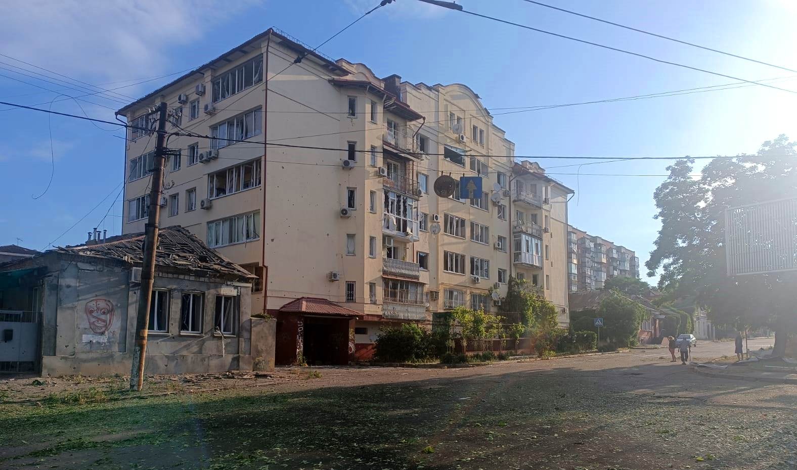 поліція документує наслідки масованого ворожого обстрілу херсонщини: четверо загиблих та двоє поранених
