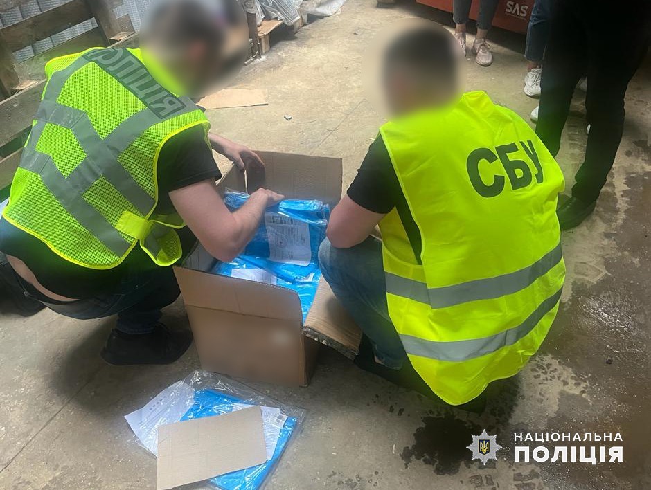 на буковині слідчі поліції повідомили керівнику благодійної організації про підозру у незаконній реалізації гуманітарної допомоги
