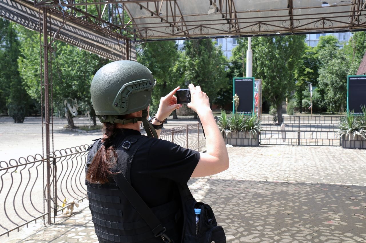 поліція фіксує пошкодження, спричинені підривом росіянами каховської гес