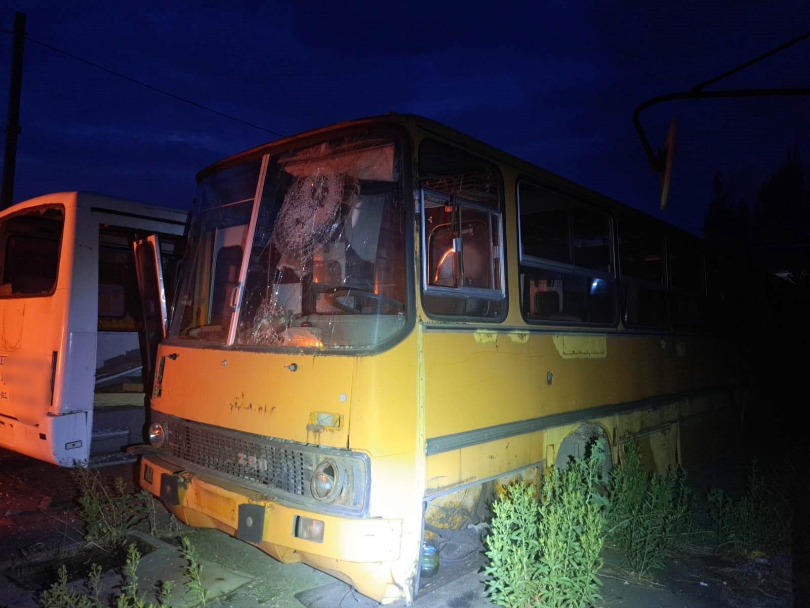 поліція фіксує наслідки чергової масованої ворожої атаки на херсонщину, 5 людей поранено