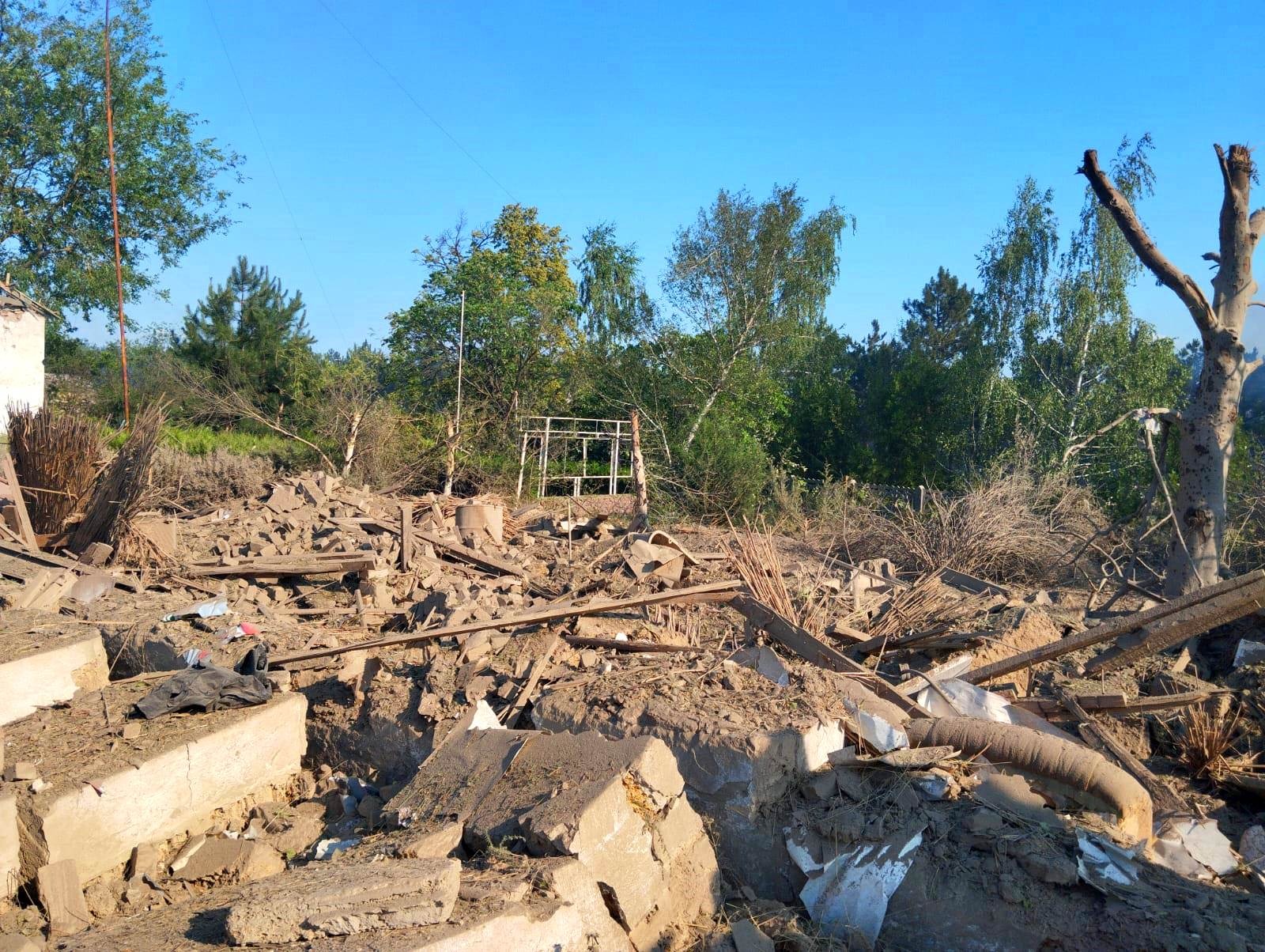 поліція фіксує наслідки ворожої атаки на херсонщину: значно пошкоджено об’єкти інфраструктури, поранено 8 людей, 2 загиблих