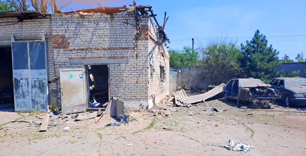 поліція фіксує наслідки ворожої атаки на херсонщину: значно пошкоджено об’єкти інфраструктури, поранено 8 людей, 2 загиблих