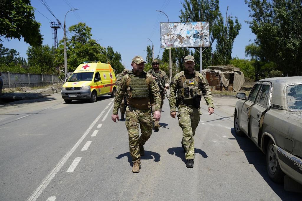 16 незламних днів поліцейські одещини допомагають жителям херсонщини, які стали заручниками великої води з підірваної російськими окупантами каховської гес
