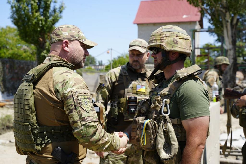 16 незламних днів поліцейські одещини допомагають жителям херсонщини, які стали заручниками великої води з підірваної російськими окупантами каховської гес