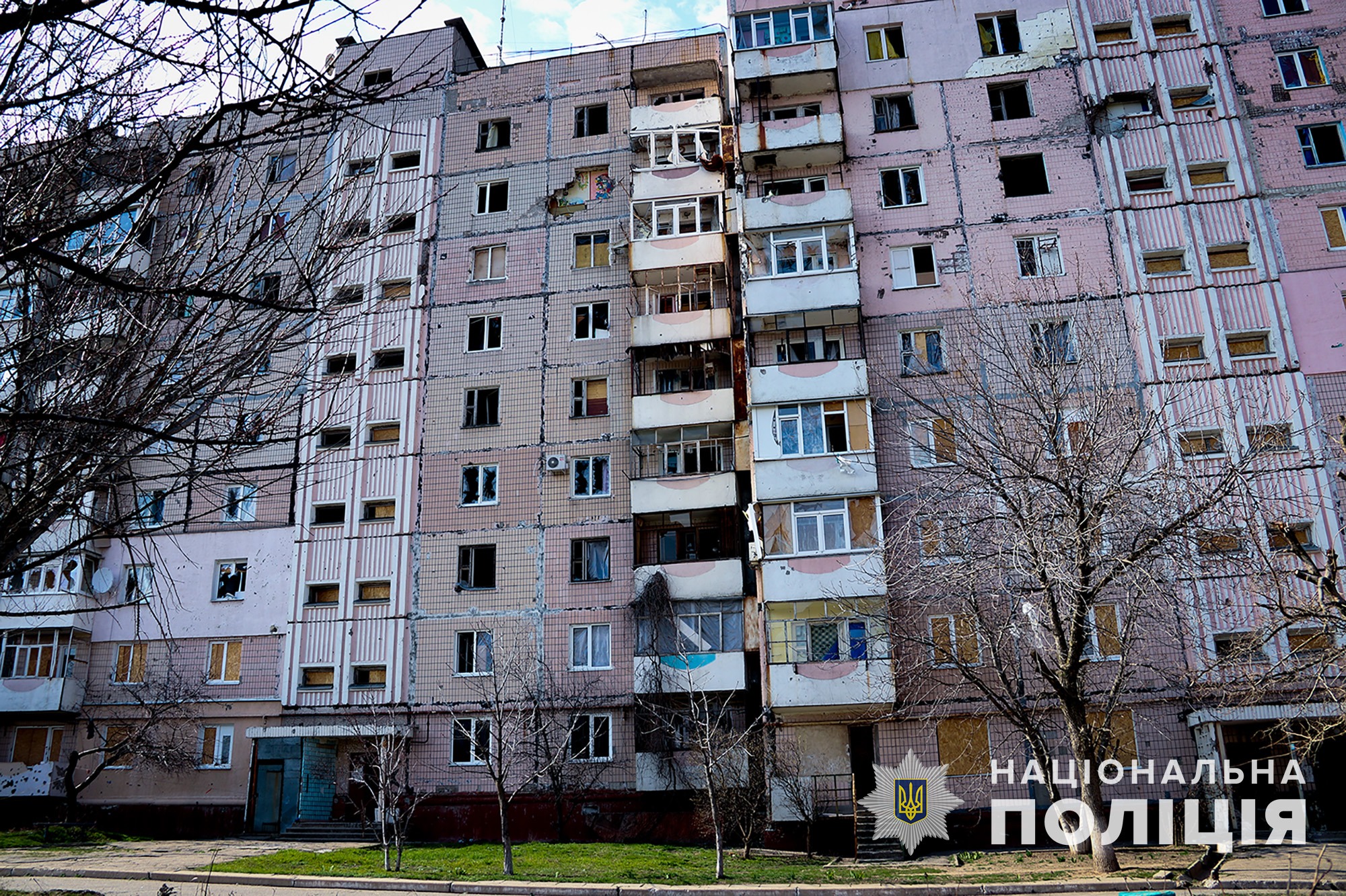 поліцейські евакуаційні екіпажі вивезли зі степногірської отг ще три родини з дітьми та жінку з інвалідністю