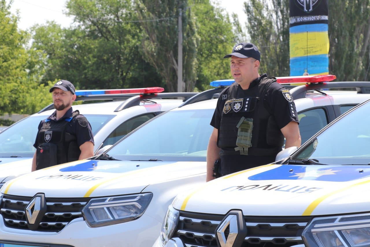 на херсонщині чергові частини отримали нові службові автомобілі від національної поліції україни