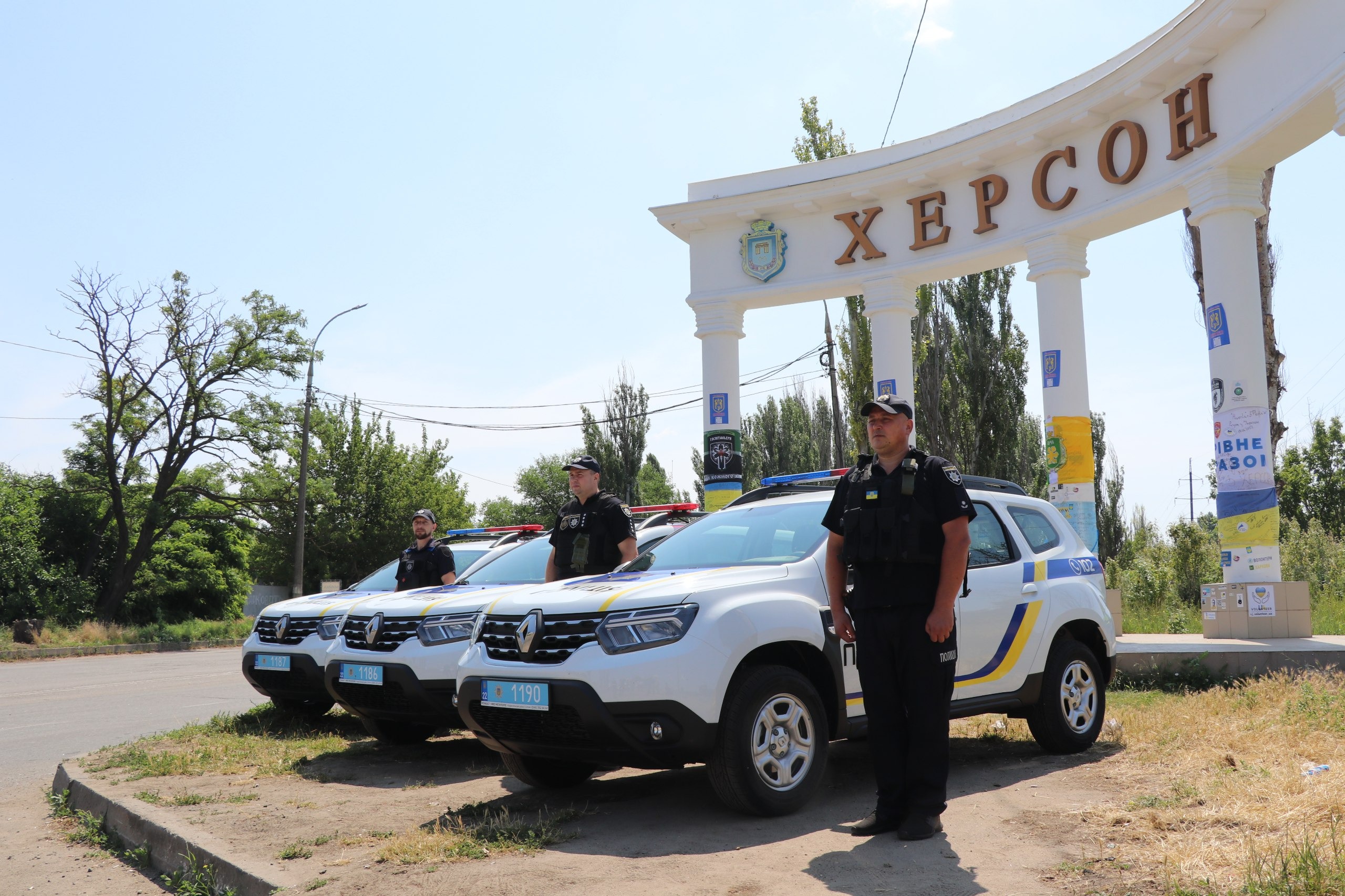 на херсонщині чергові частини отримали нові службові автомобілі від національної поліції україни