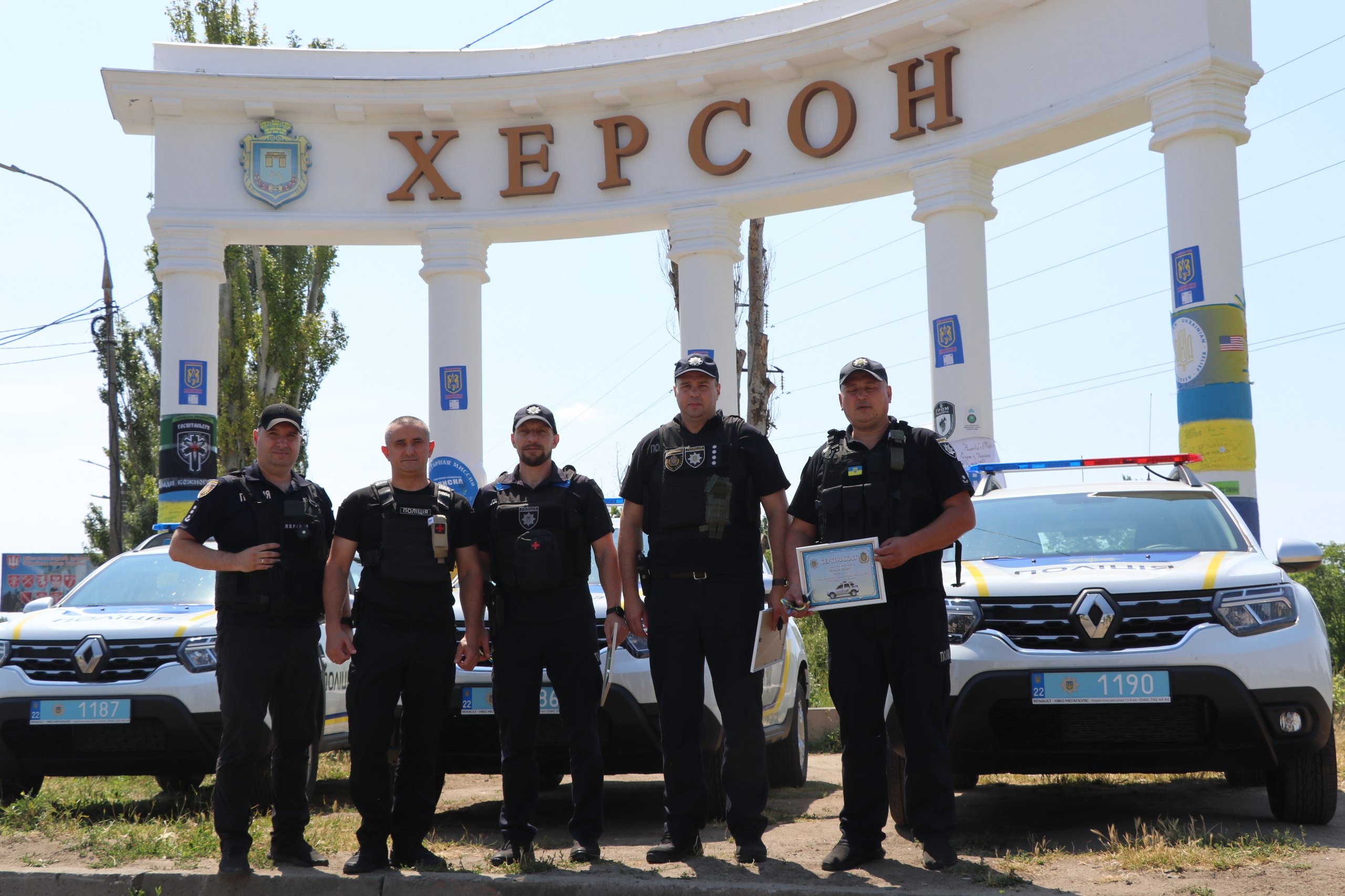 на херсонщині чергові частини отримали нові службові автомобілі від національної поліції україни