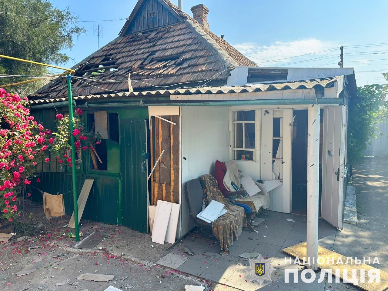 на запоріжжі правоохоронці задокументували наслідки ворожих збройних атак, в результаті яких одна людина загинула та троє поранені