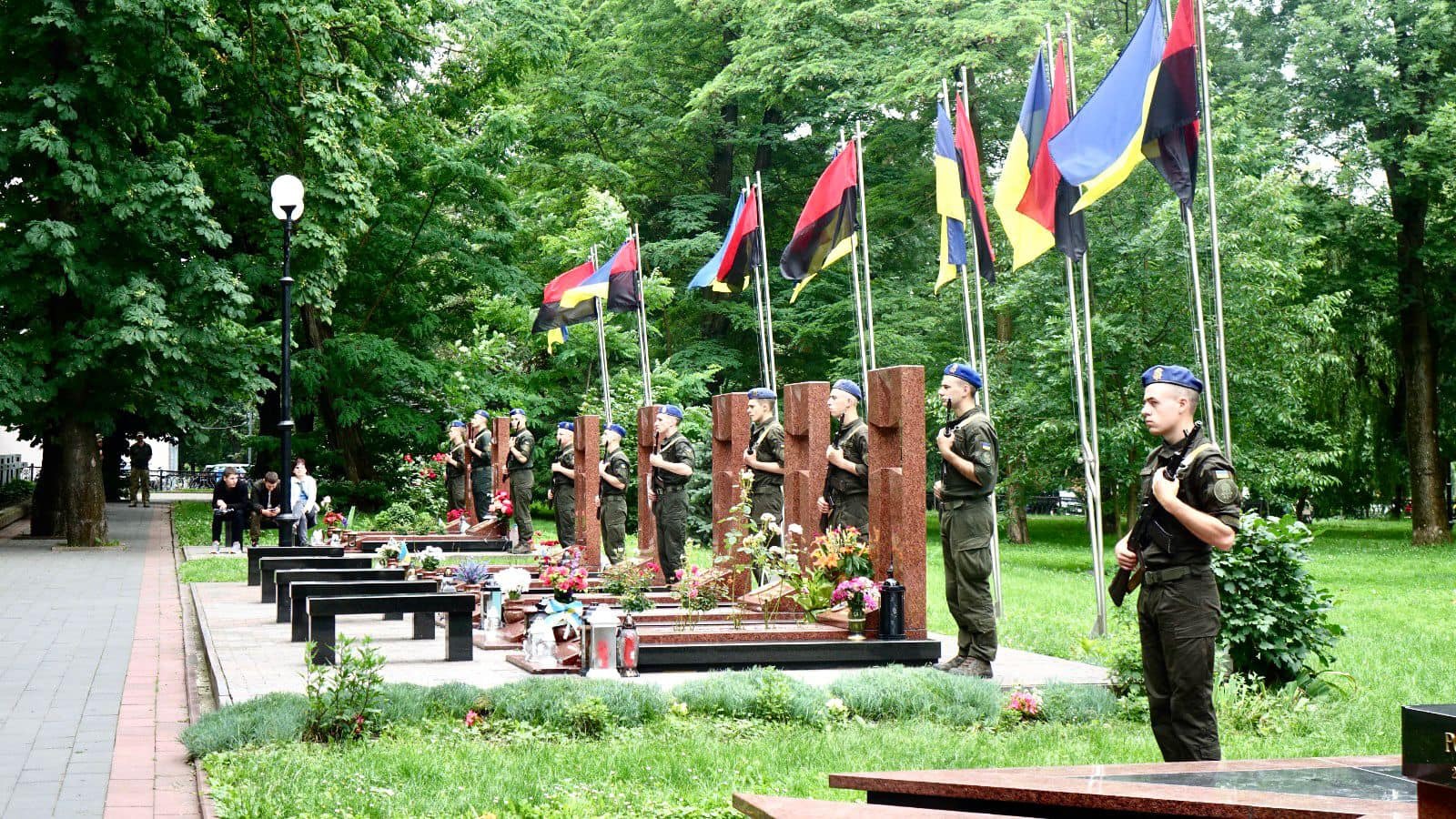 у івано-франківську «дзвоном пам’яті» вшанували загиблих захисників україни