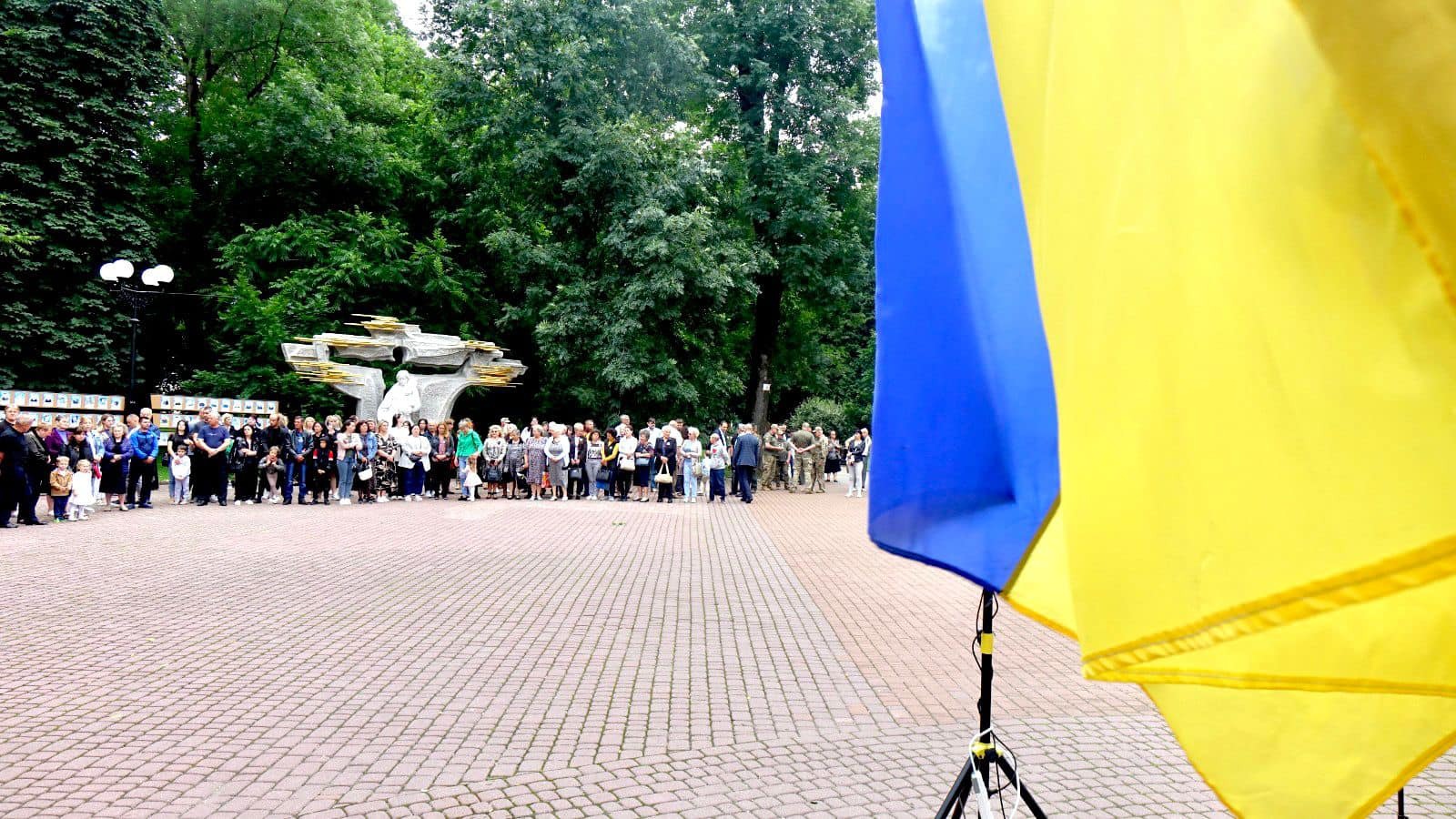 у івано-франківську «дзвоном пам’яті» вшанували загиблих захисників україни