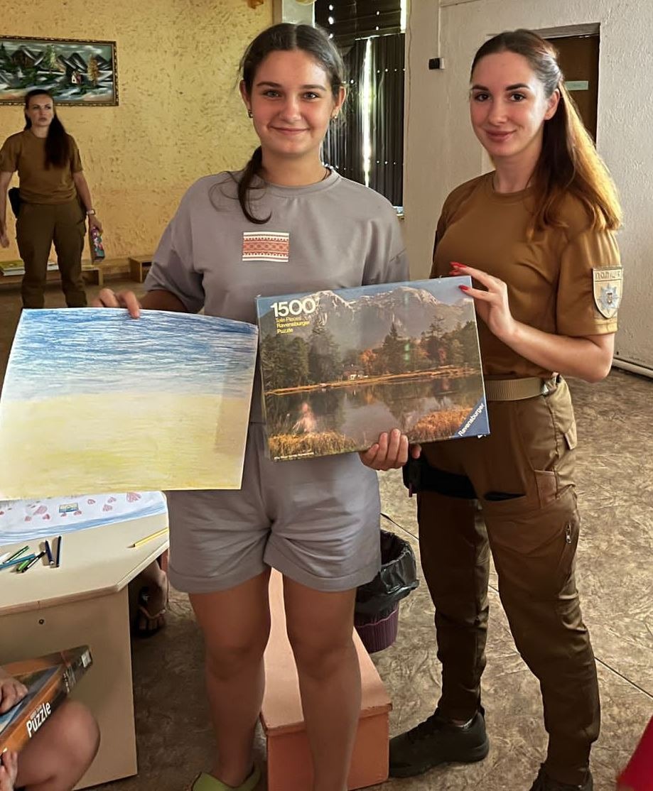 на херсонщині поліцейські провели патріотичний захід «україна – моя країна» для маленьких жителів деокупованого села киселівка на херсонщині поліцейські провели патріотичний захід «україна – моя країна» для маленьких жителів деокупованого села киселівка