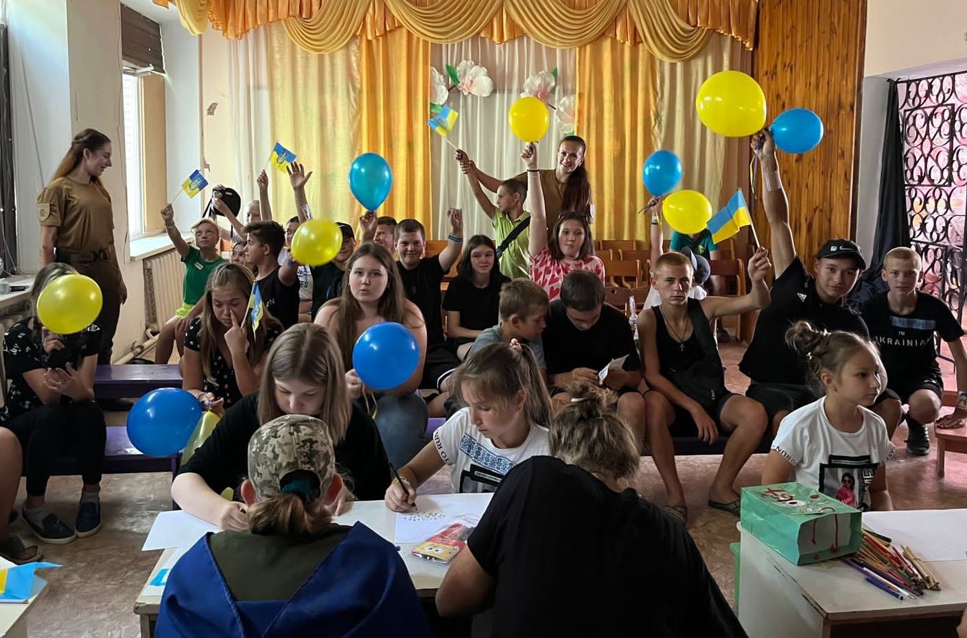 на херсонщині поліцейські провели патріотичний захід «україна – моя країна» для маленьких жителів деокупованого села киселівка на херсонщині поліцейські провели патріотичний захід «україна – моя країна» для маленьких жителів деокупованого села киселівка