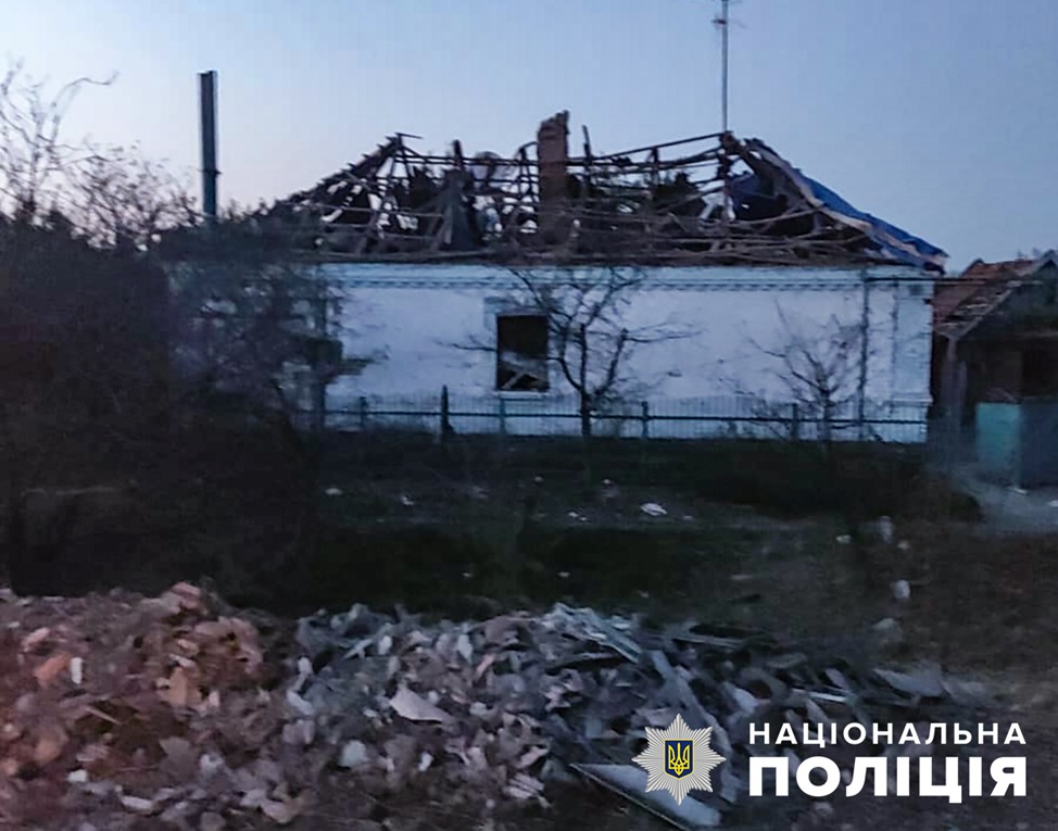 за добу працівники поліції задокументували наслідки 82 ворожих ударів по території запорізької області, є загиблий та поранені за добу працівники поліції задокументували наслідки 82 ворожих ударів по території запорізької області, є загиблий та поранені