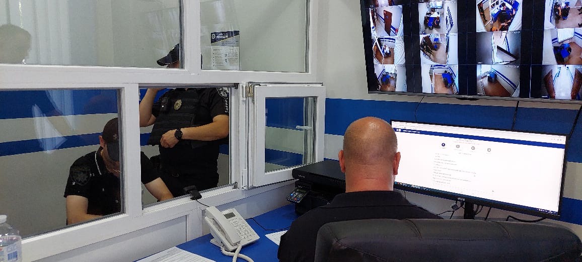 у територіальних підрозділах поліції одещини продовжують впроваджувати систему фіксації всіх дій щодо затриманих осіб