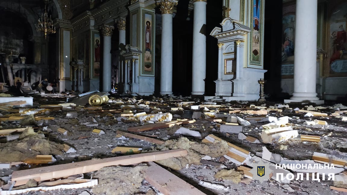 поліцейські документують наслідки чергового ракетного удару ворога по одещині