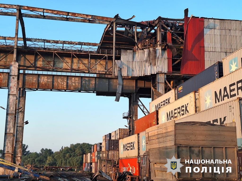 у ніч з 23 на 24 липня росіяни атакували одещину дронами: поліцейські документують наслідки