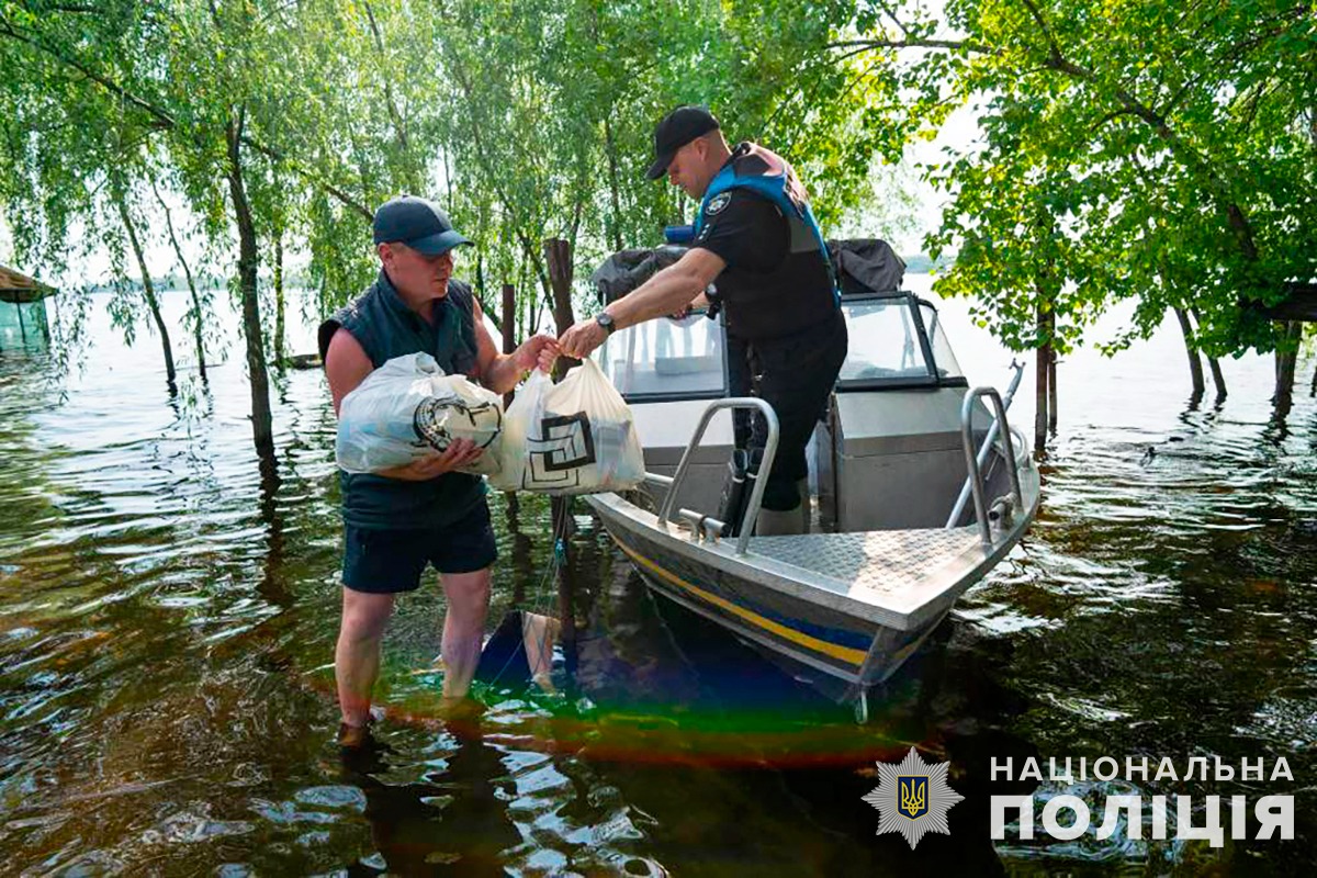 «мрію патрулювати звільнені акваторію та узбережжя азовського моря», - про службу та плани на майбутнє «водного» поліцейського дмитра лазарика