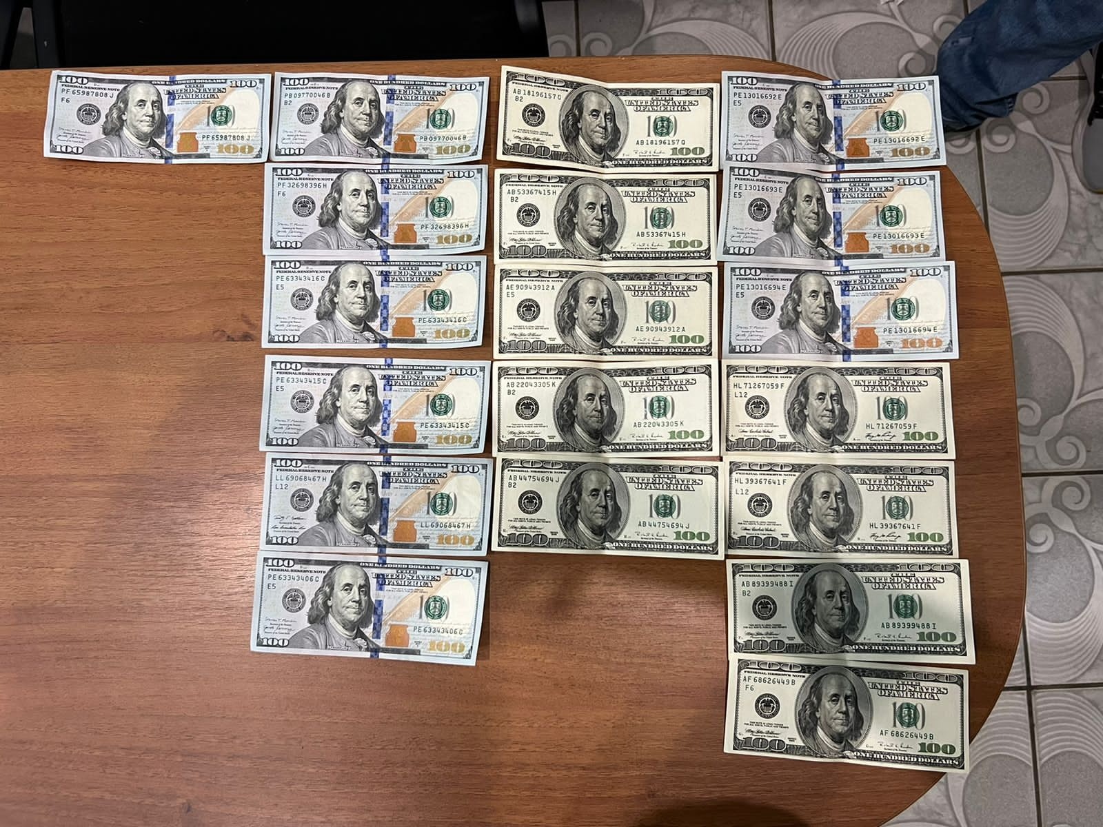 2000 доларів сша за бюджетне місце: правоохоронці затримали на хабарі службову особу одного з одеських коледжів