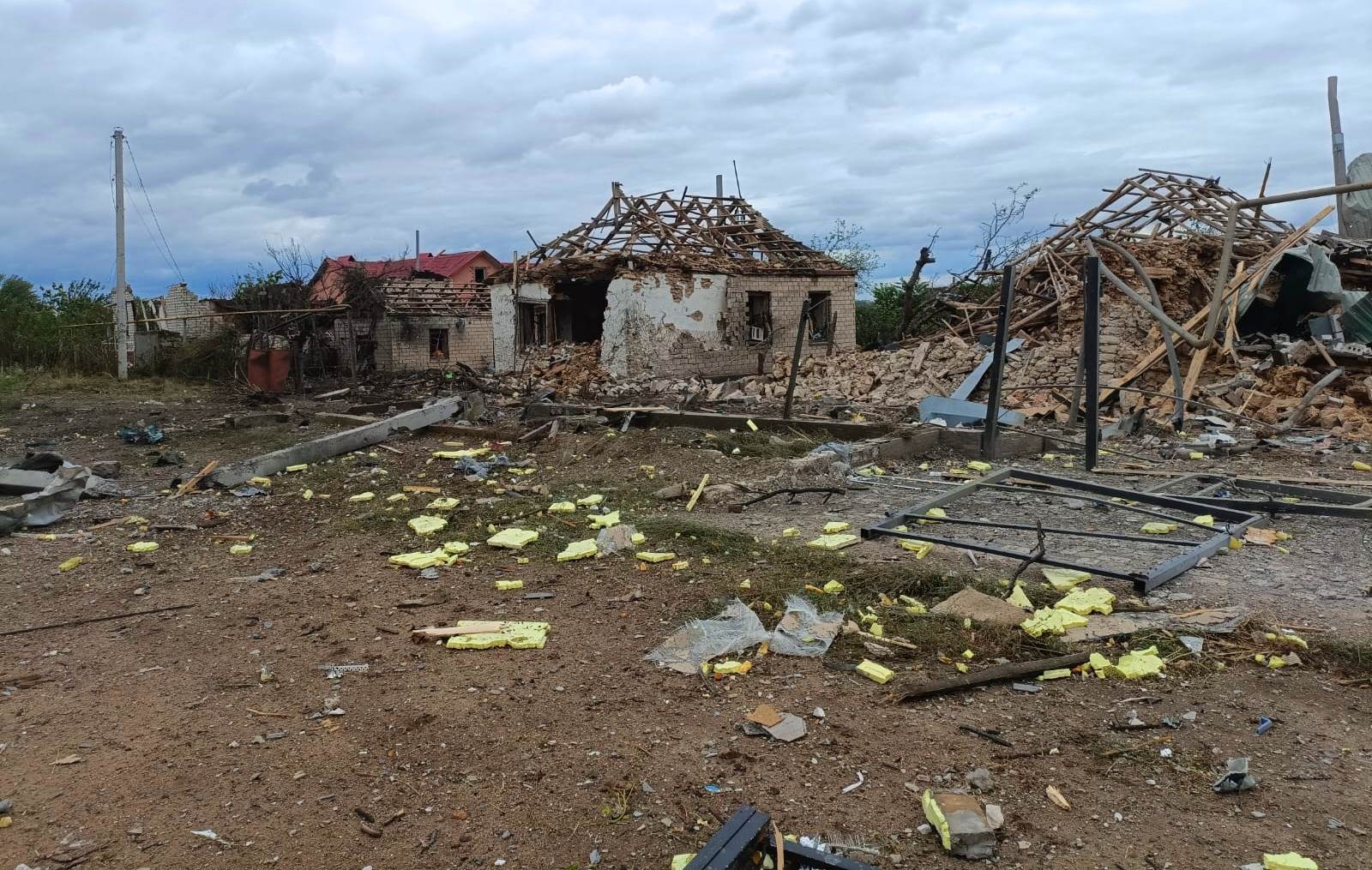 поліція херсонщини фіксує наслідки чергових ударів російських військ по цивільній інфраструктурі