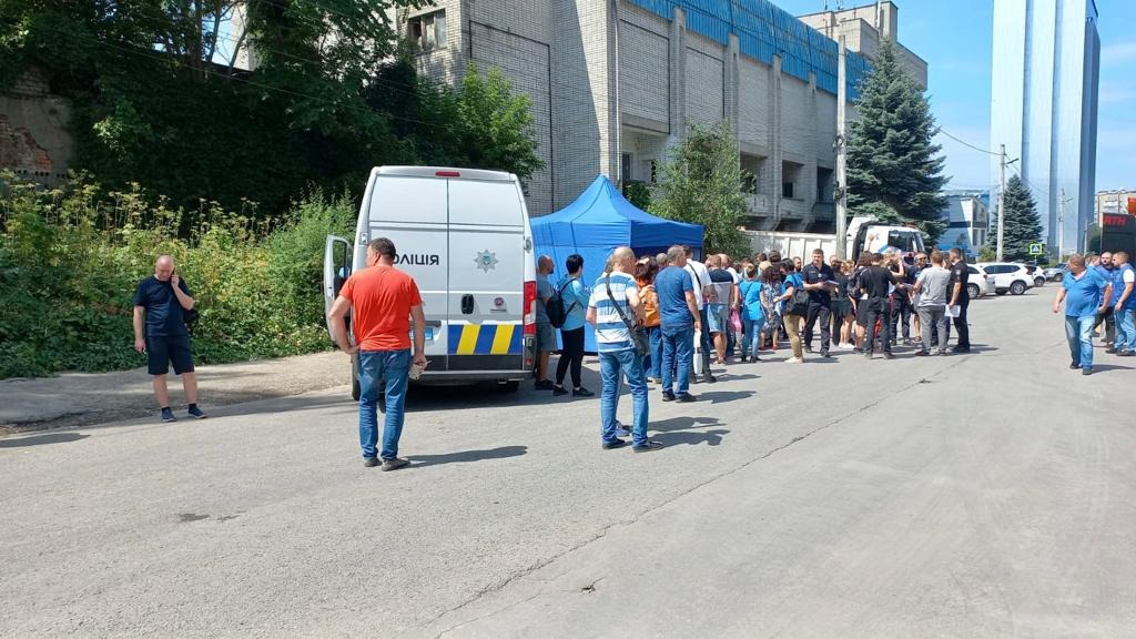 станом на 12:00 поліція дніпра зареєструвала 63 заяви про пошкодження майна внаслідок ракетної атаки
