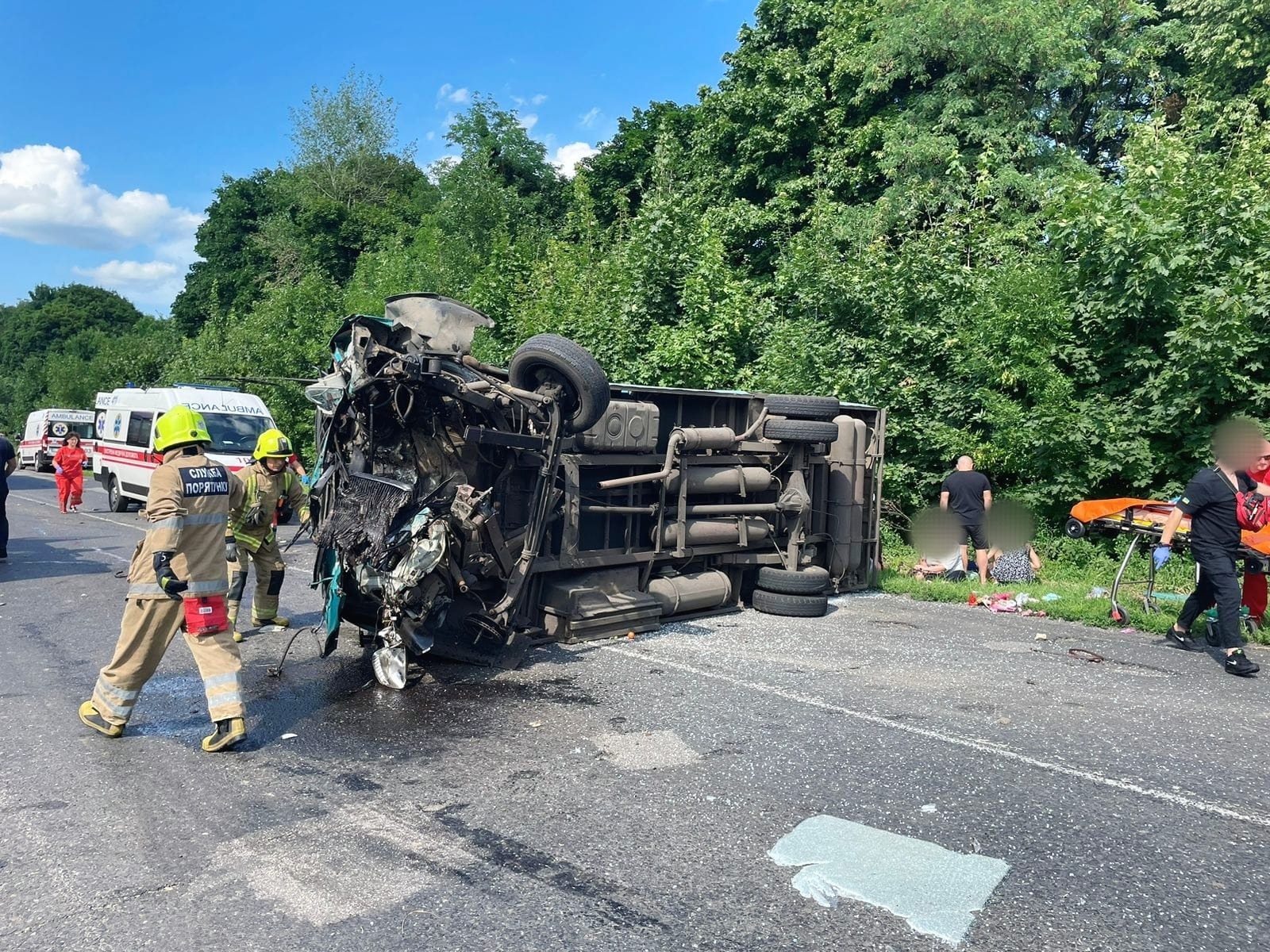 на полтавщині поліція встановлює обставини дтп, в якій двоє людей загинули, десять – отримали тілесні ушкодження