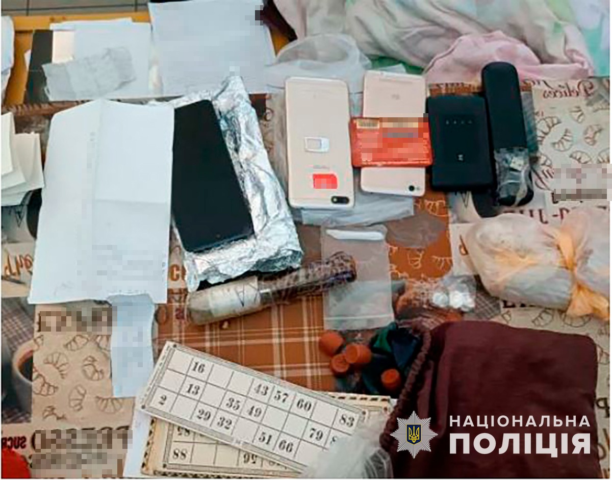 на запоріжжі поліцейські повідомили про підозру у вимаганні грошей та поширенні злочинного впливу кримінальному «авторитету»