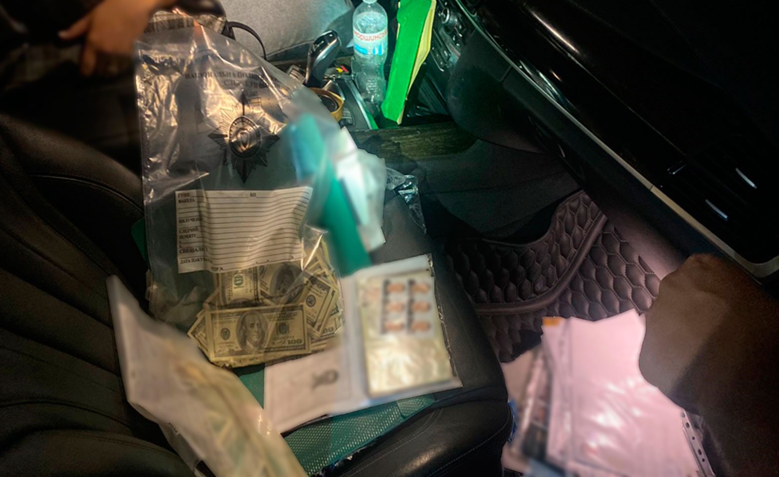 за 6000$ виготовляли фіктивні документи для перетину держкордону: на полтавщині затримали працівника військкомату